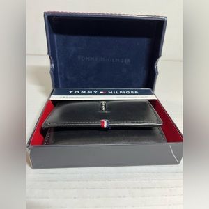 Tommy hilfigure trifold wallet